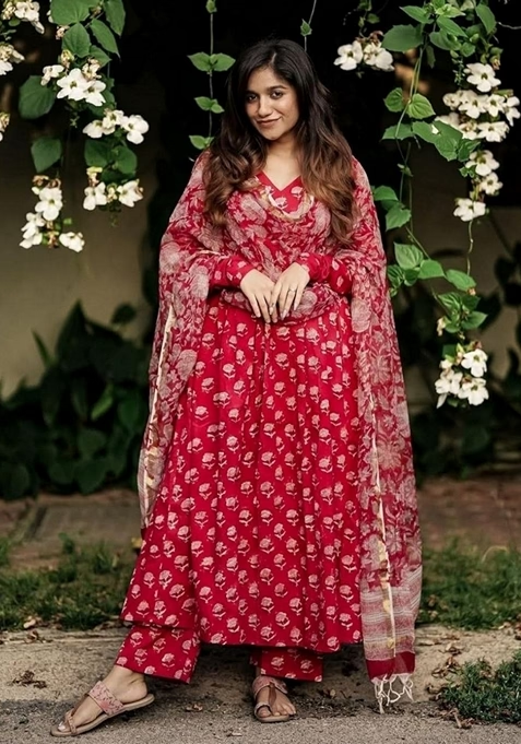 Red Digital Print Rayon Kurta Set With Dupatta